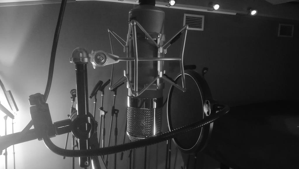 Cuñas de radio. Grabaciones de cuñas de radio. Locutores de cuñas de radio -