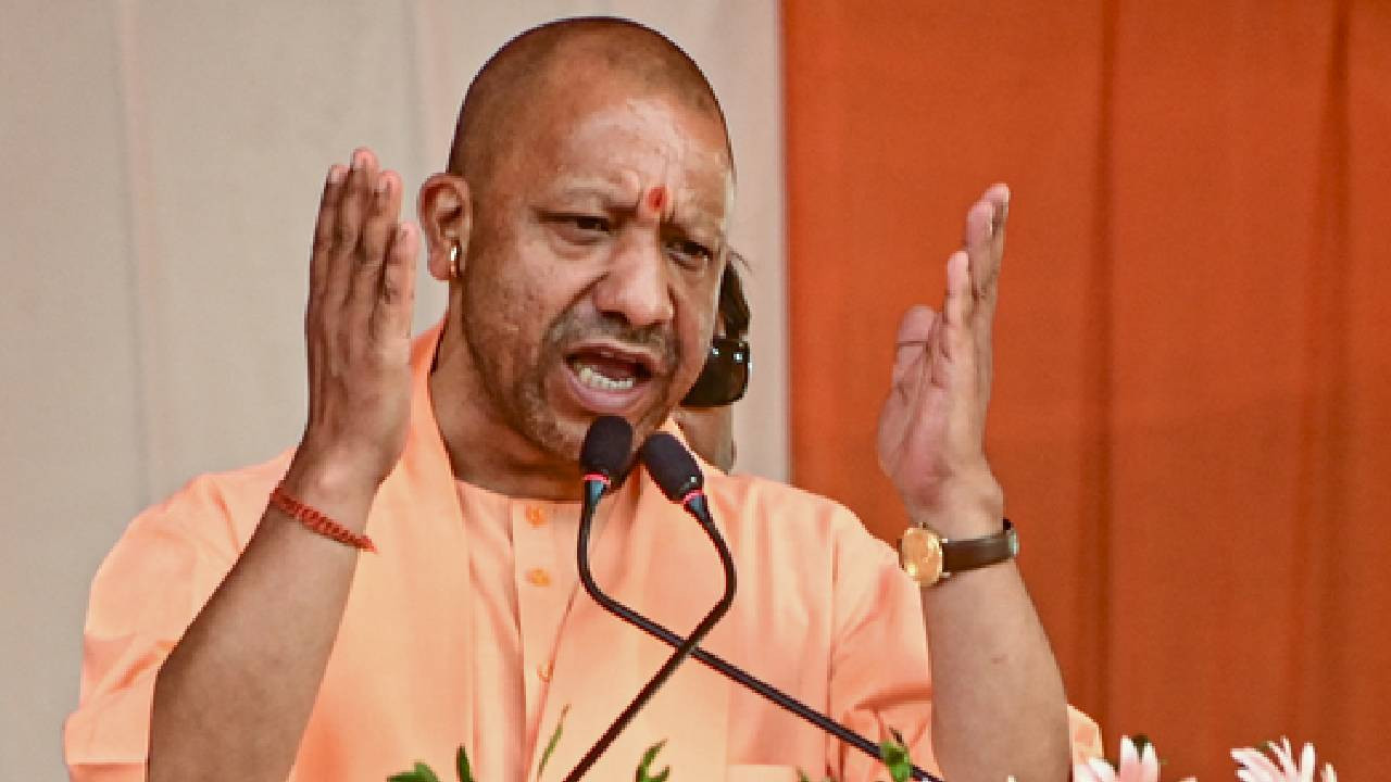 'महाकुंभ की जमीन पर वक्फ बोर्ड ने किया है दावा', वक्फ संशोधन विधेयक की तारीफ करते हुए ये क्या बोल गए CM योगी | Yogi Adityanath On Waqf Bill said they claimed on Mahakumbh land | India Daily