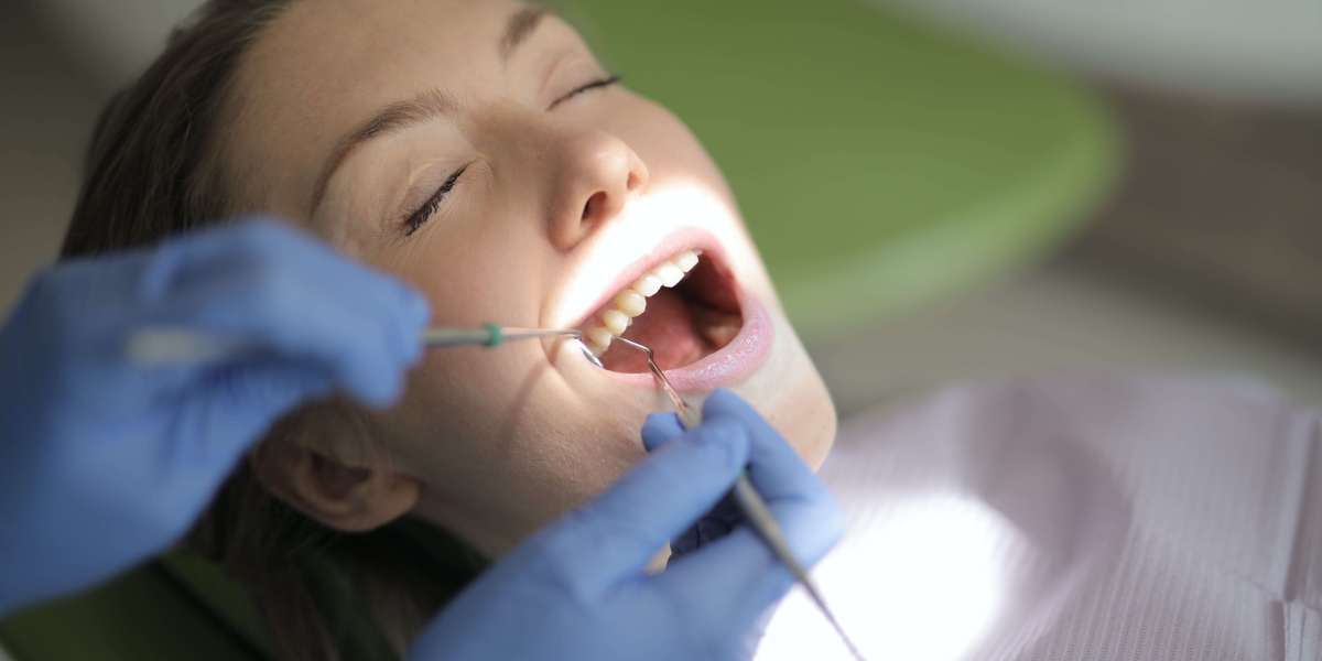 Eating with Invisalign: Brisbane’s Dos and Don’ts