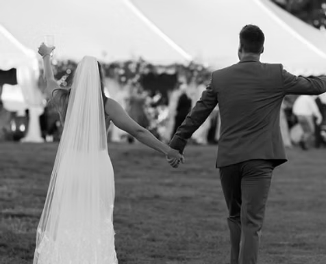 Can One Veil Tie Your Whole Bridal Look Together? – Frances Anne Veils