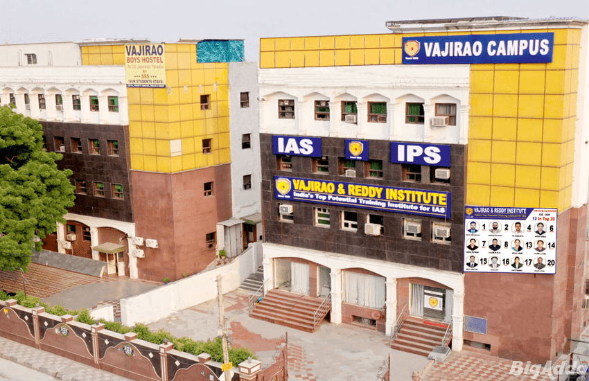What Factors Should You Consider When Choosing an IAS Coaching Institute?