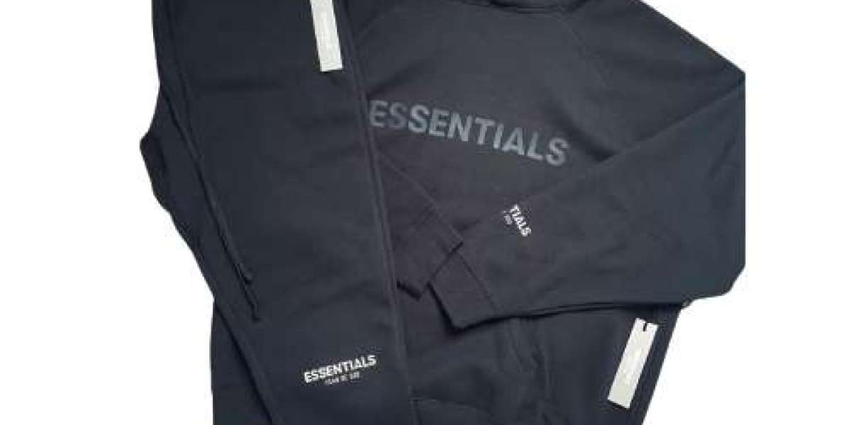 Essentials Hoodie – Premium Comfort & Style for Every Season