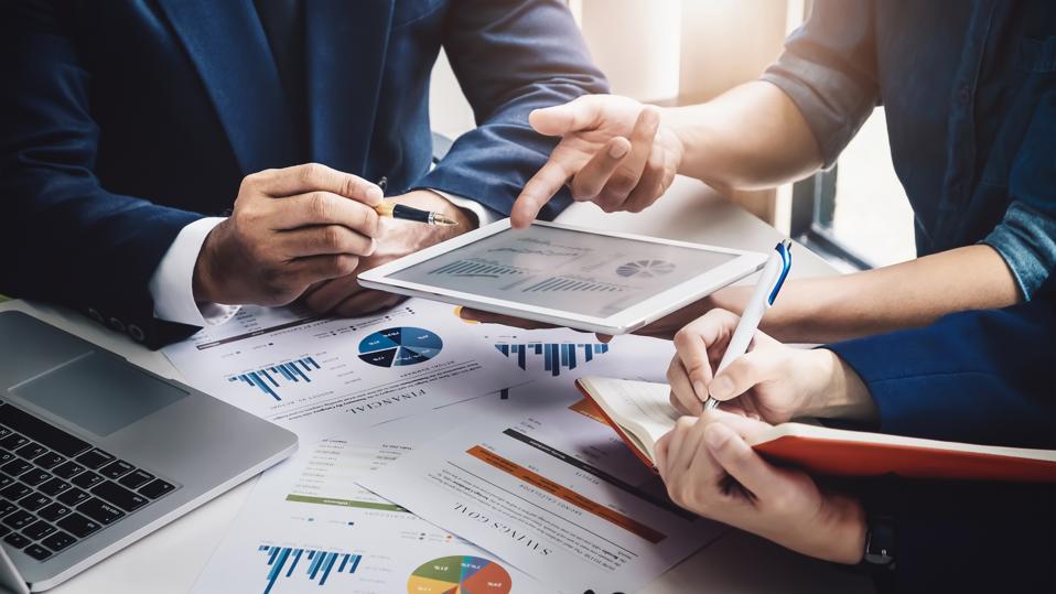 Mistakes to Avoid When Choosing a Financial Advisor in Calgary - Relxnn