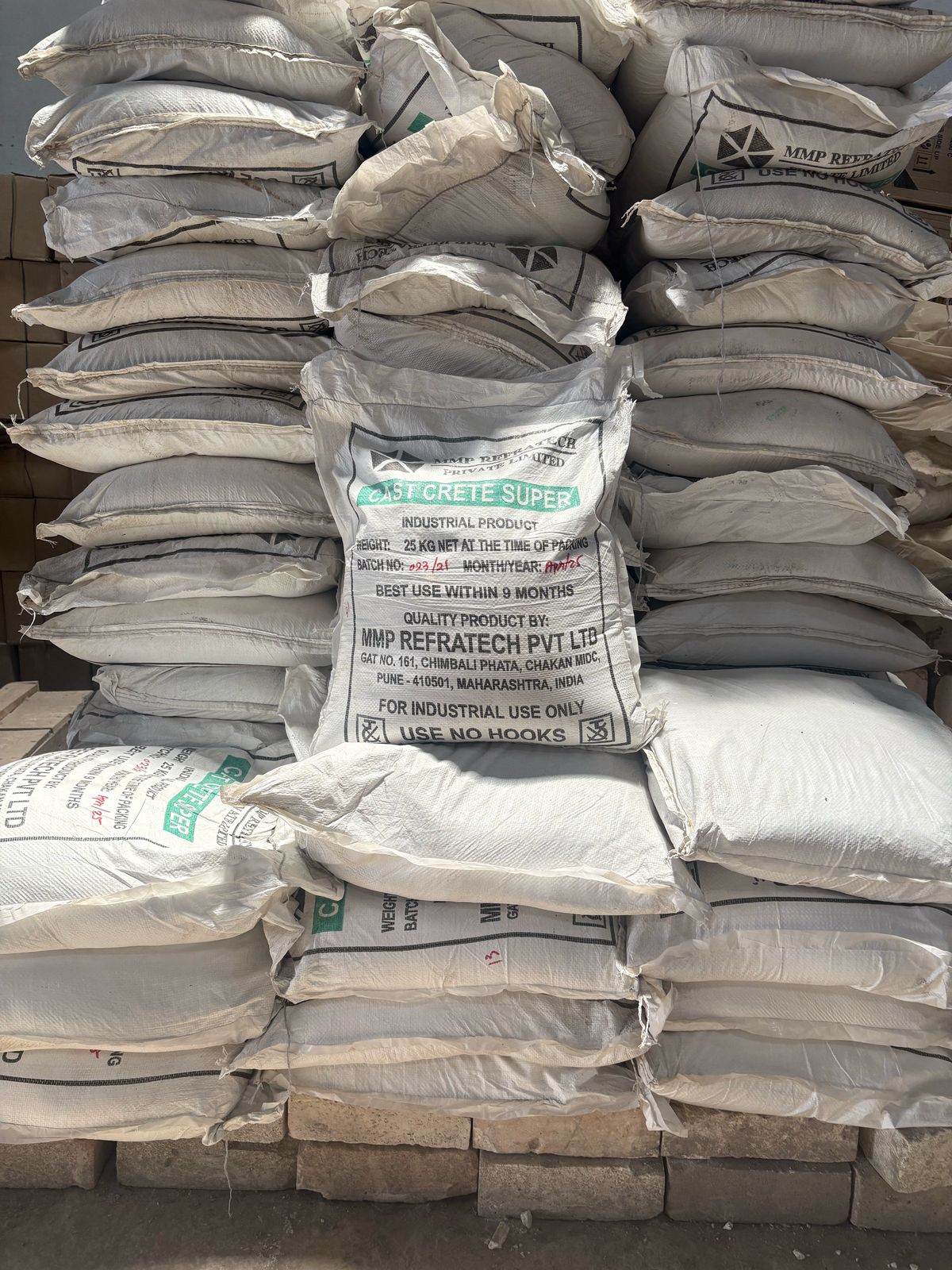 Refractory Castables vs Refractory Mortar | Fireproof Cement Guide