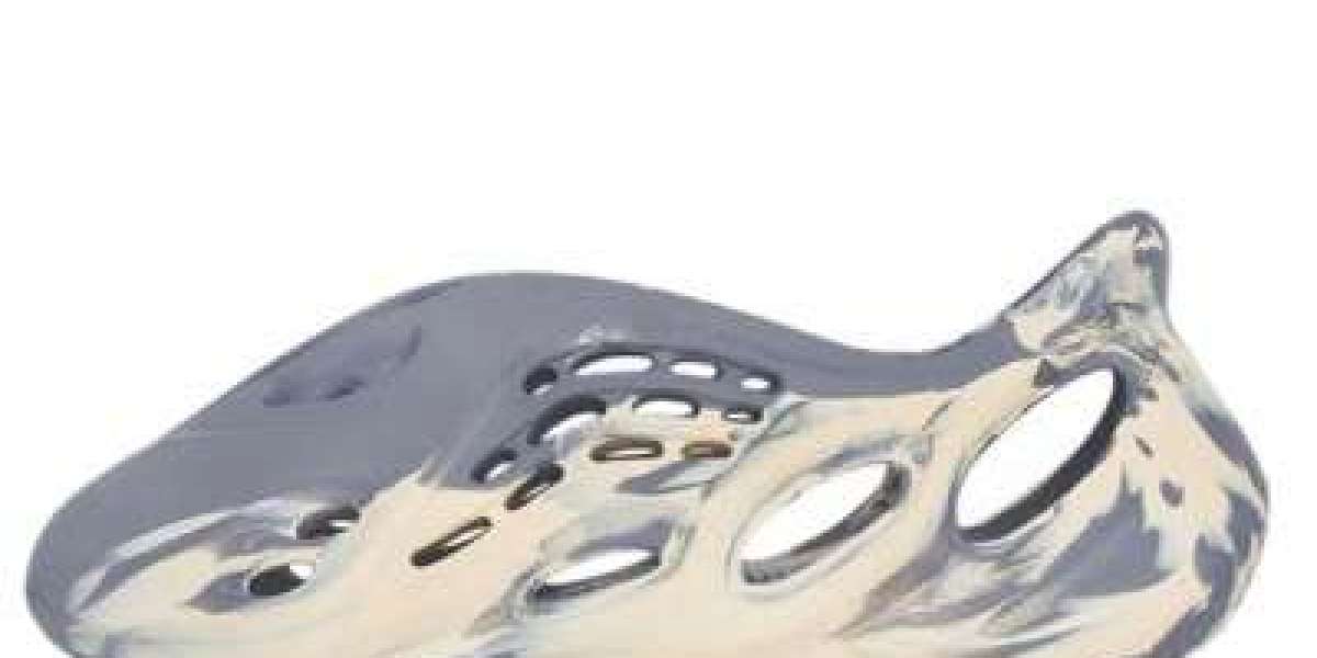 椰子鞋新革命：Yeezy Foam Runner 穿搭指南