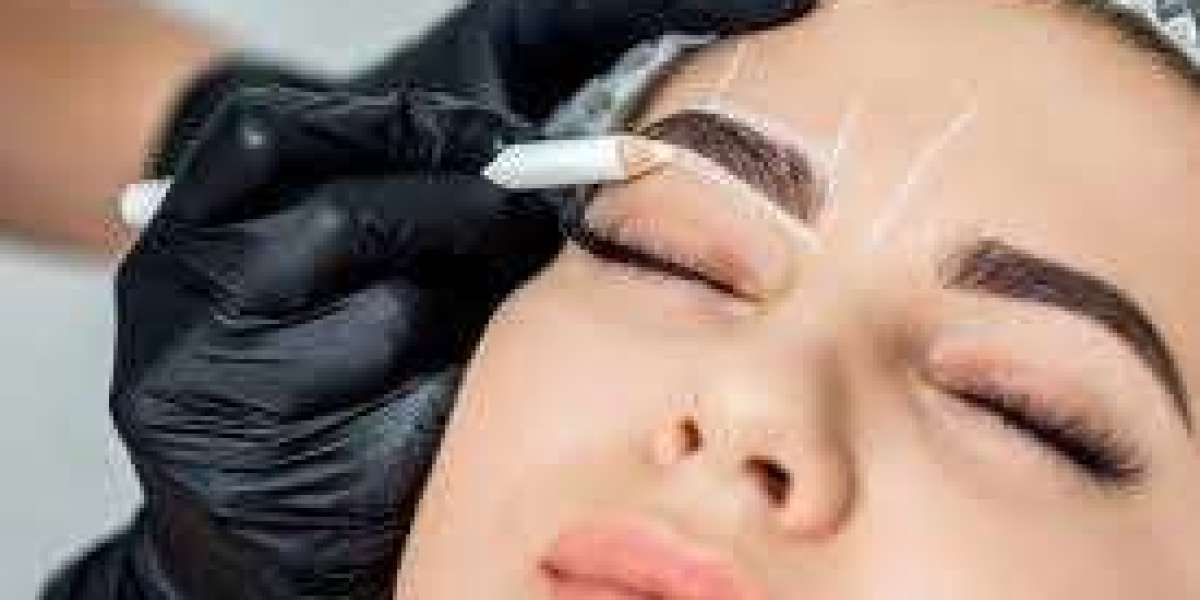 Which Is Better for Eyebrow Transplants: the UK or Turkey? A Comprehensive Comparison