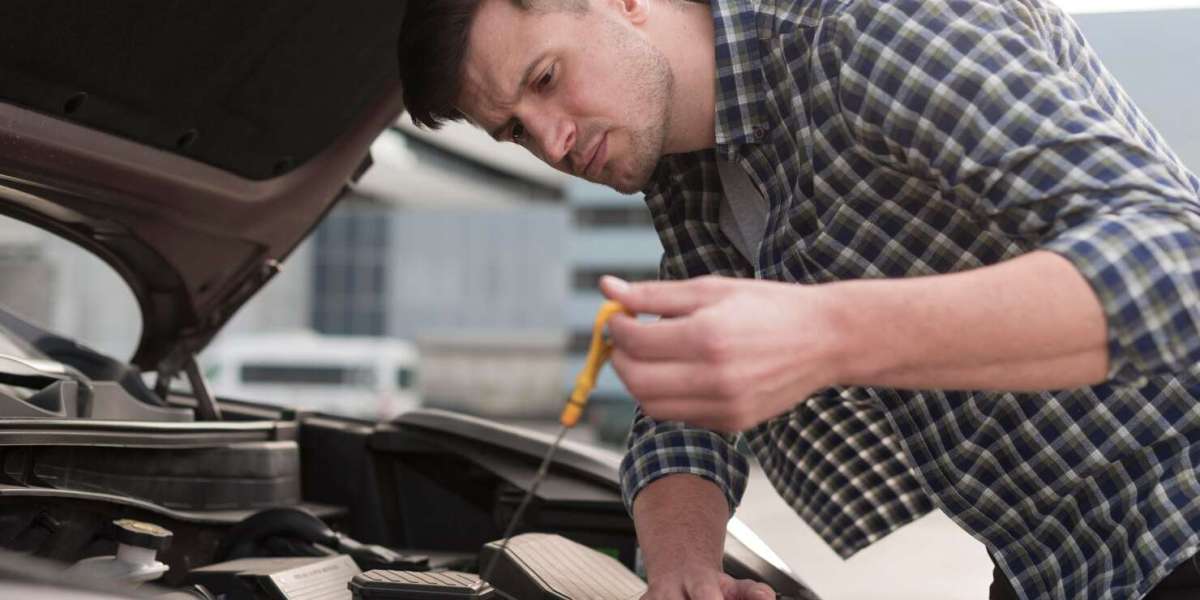 Comprehensive Guide: How to Spot and Handle Fuel Pump Problems on the Road