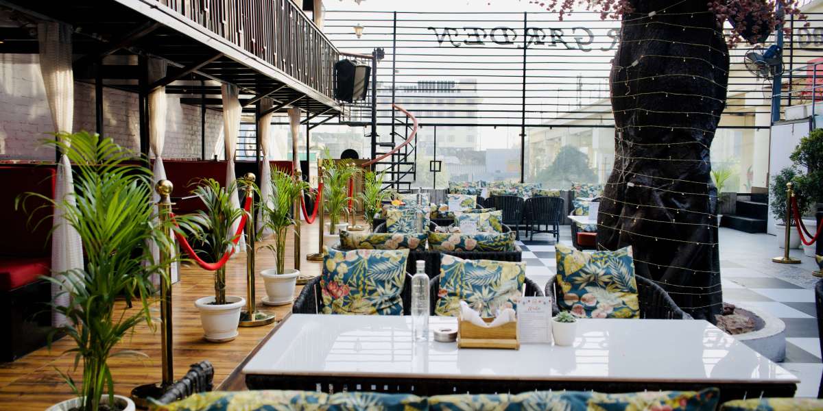 Top Reasons to Visit The Beer Garden – Best Rooftop Restaurant in Noida