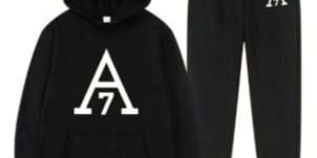 Essential Hoodie – Comfort Woven Into Every Stitch