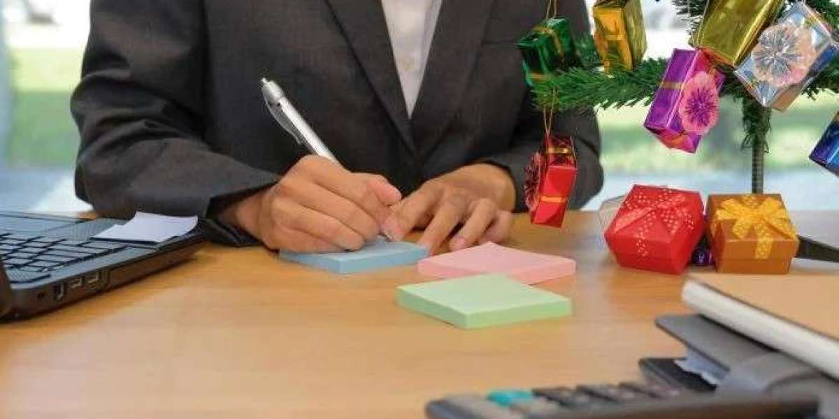 Holiday Season as a Catalyst for Engagement: Creating Interactive Learning Programs