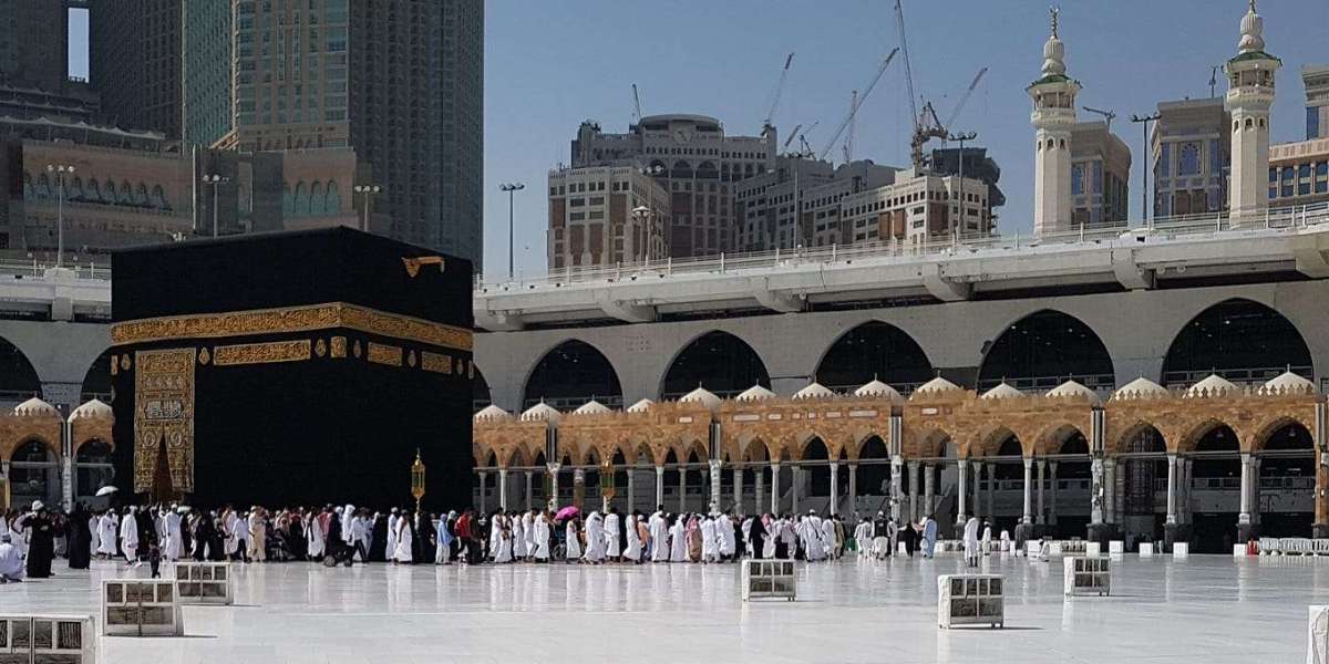 Easy and Affordable Umrah Package from Dubai for Everyone