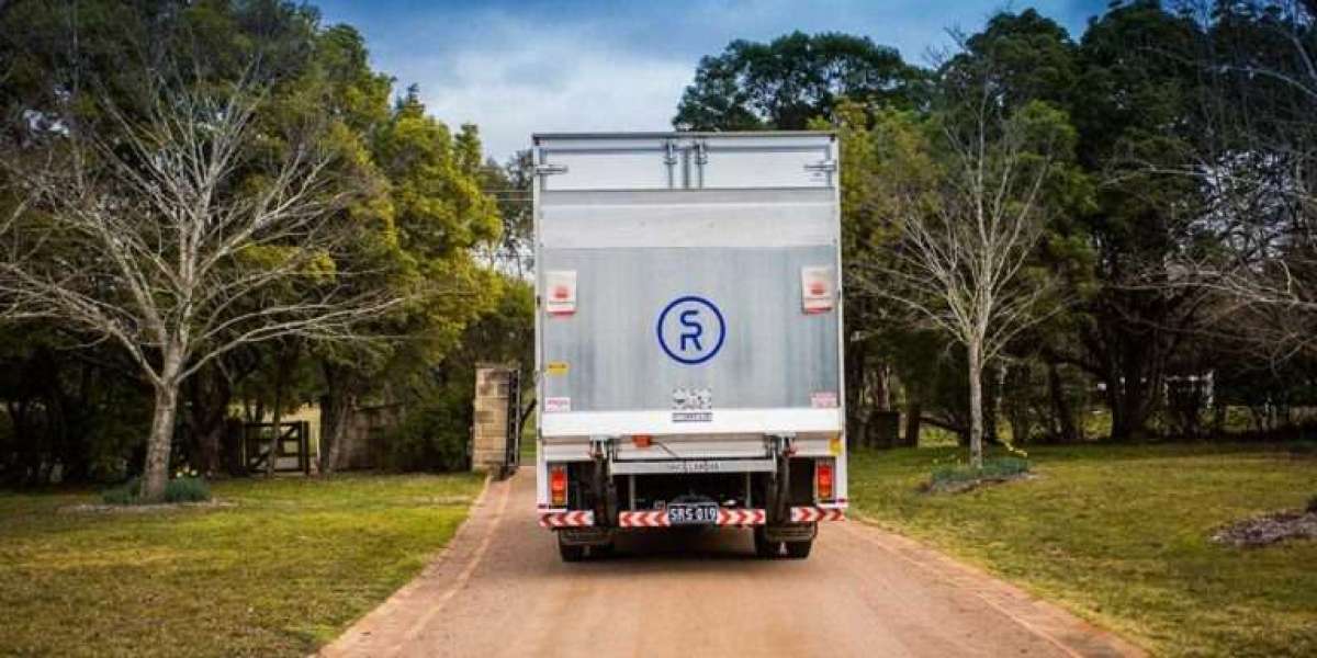 How Can Smart Storage and Professional Removalists Simplify Your Move?