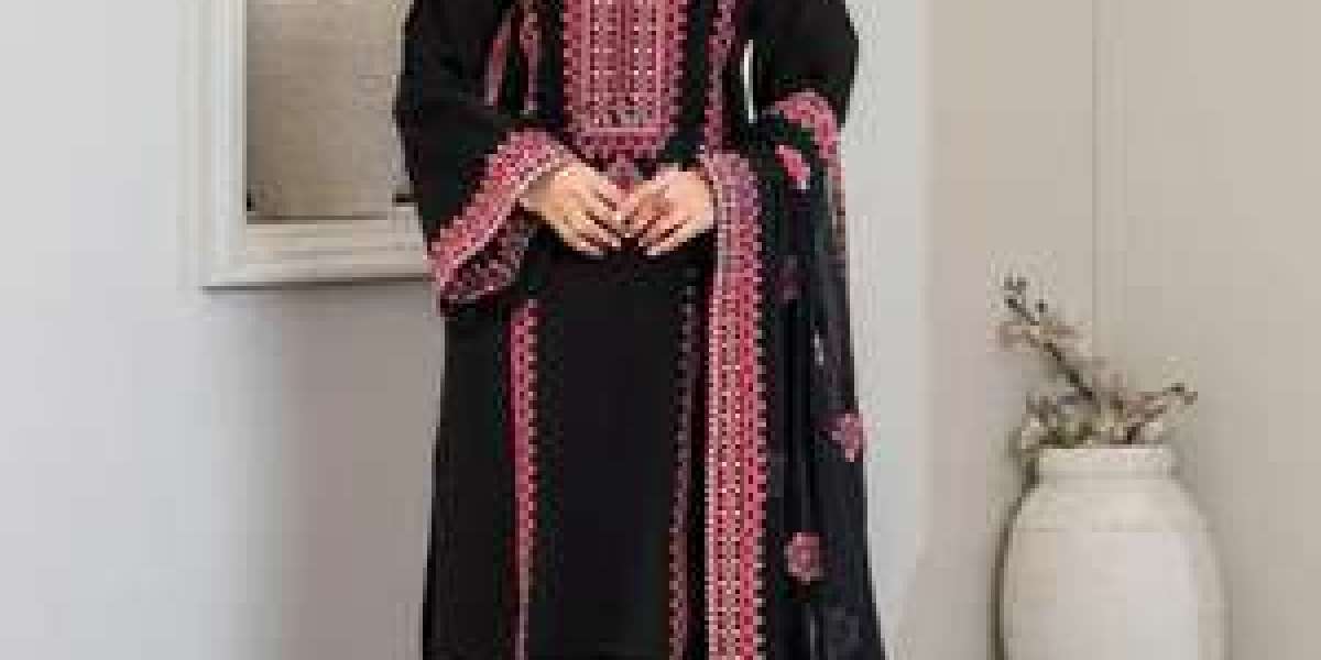 Akhrot Clothing – Redefining Women Clothing Pakistan with Elegance and Comfort