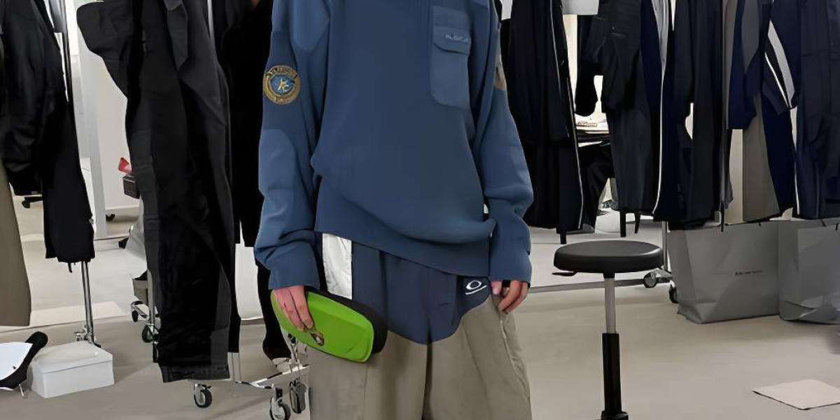 Balenciaga台灣時尚推薦｜巴黎世家短袖T恤與內褲全攻略【新品美紋膠帶LOGO系列】