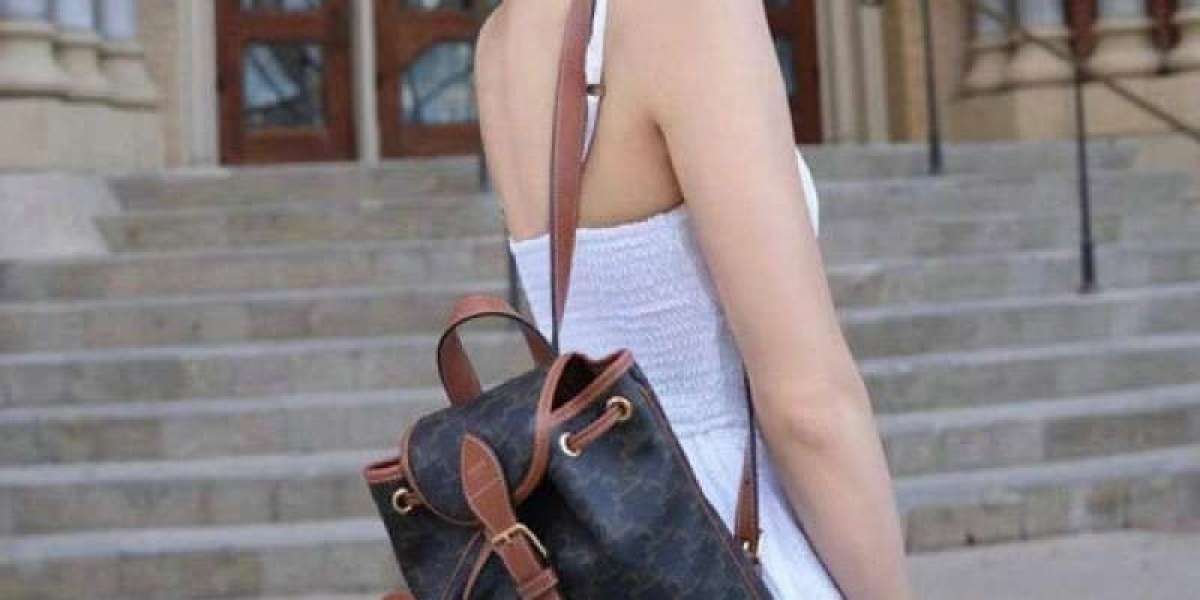 CELINE 官網熱賣背包推薦：從肩背包到經典凱旋門老花