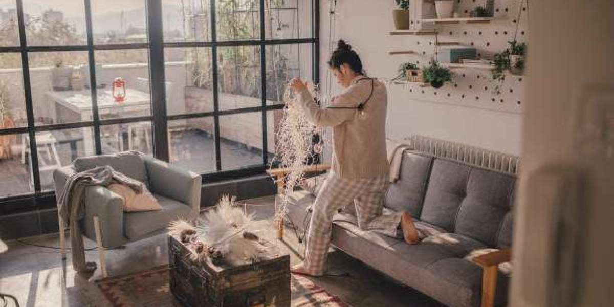 Declutter and Organise with Expert Guidance