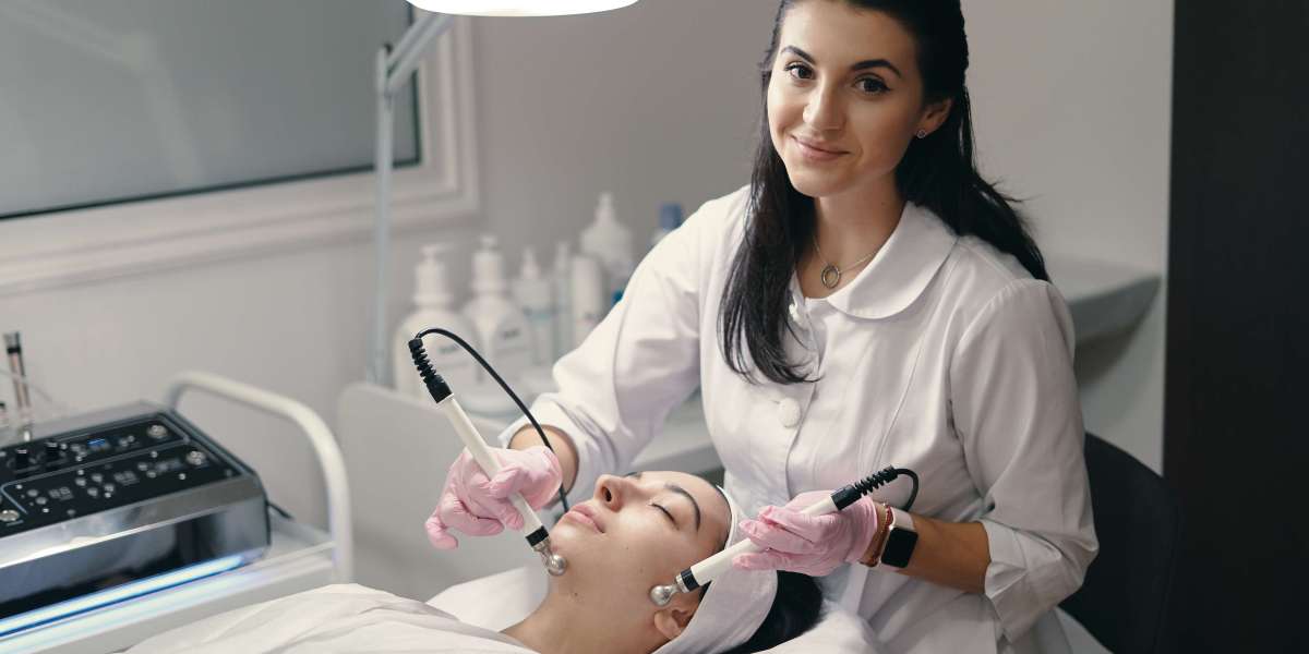 Best Dermatologist in Delhi for Hydrafacial and Advanced Skin Care Treatments