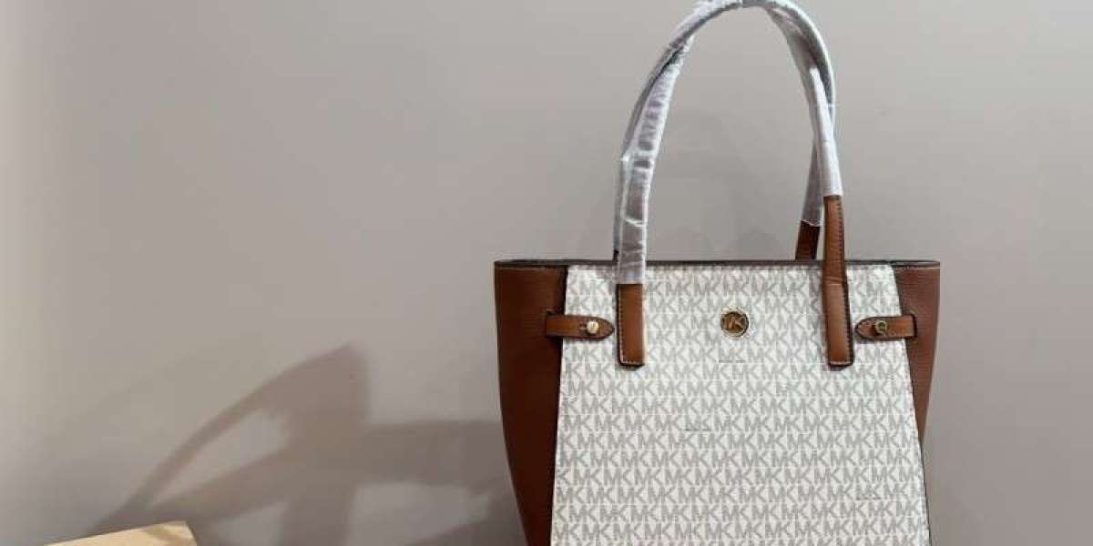 Michael Kors 官網台灣必看｜MK 笑臉包、WOC 鏈條包與腋下包推薦