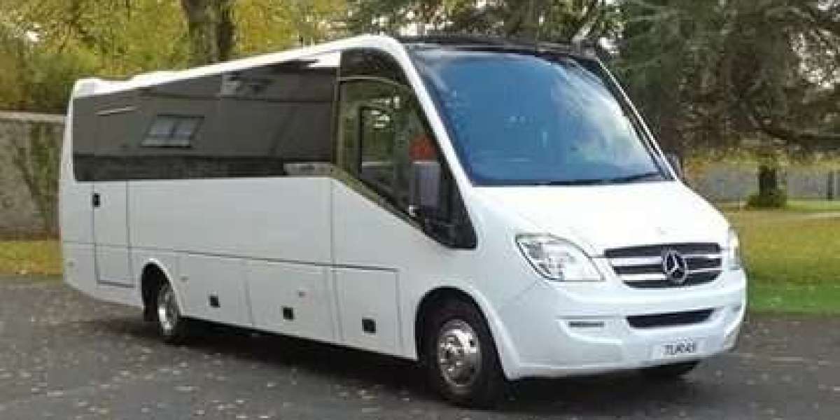 Discover the Comfort of 30 Seater Coach Hire from Oxford Gloucester Green Bus Station