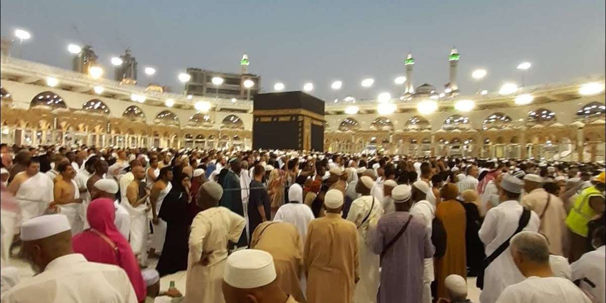 Luxury Meets Affordability – Cheap Umrah Packages from UK