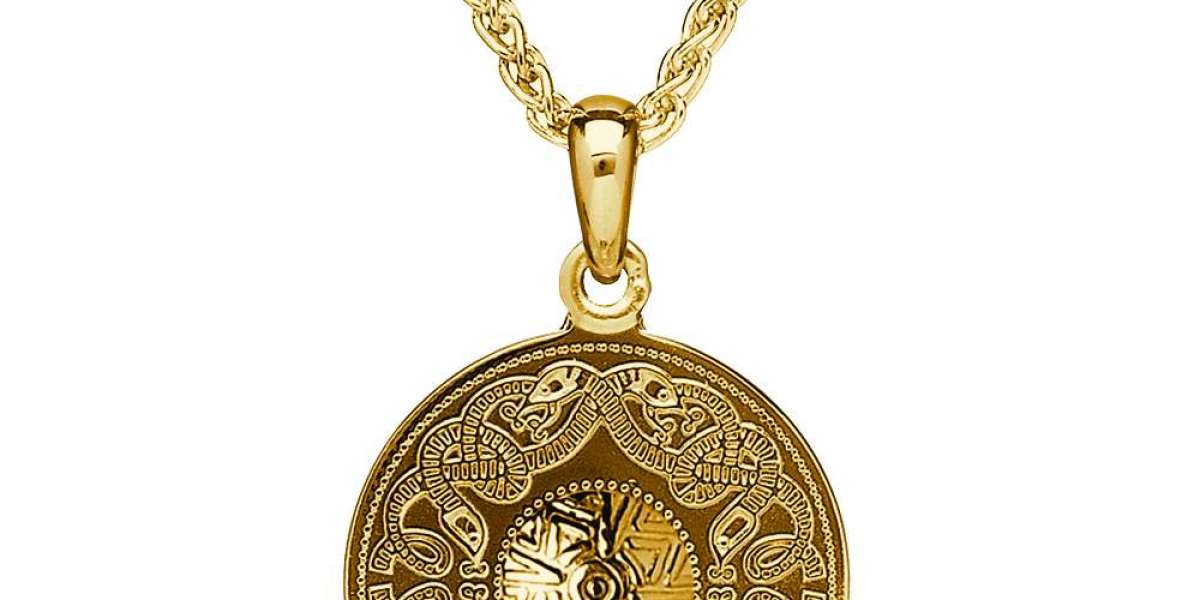 Finding The Best Claddagh Pendants for You