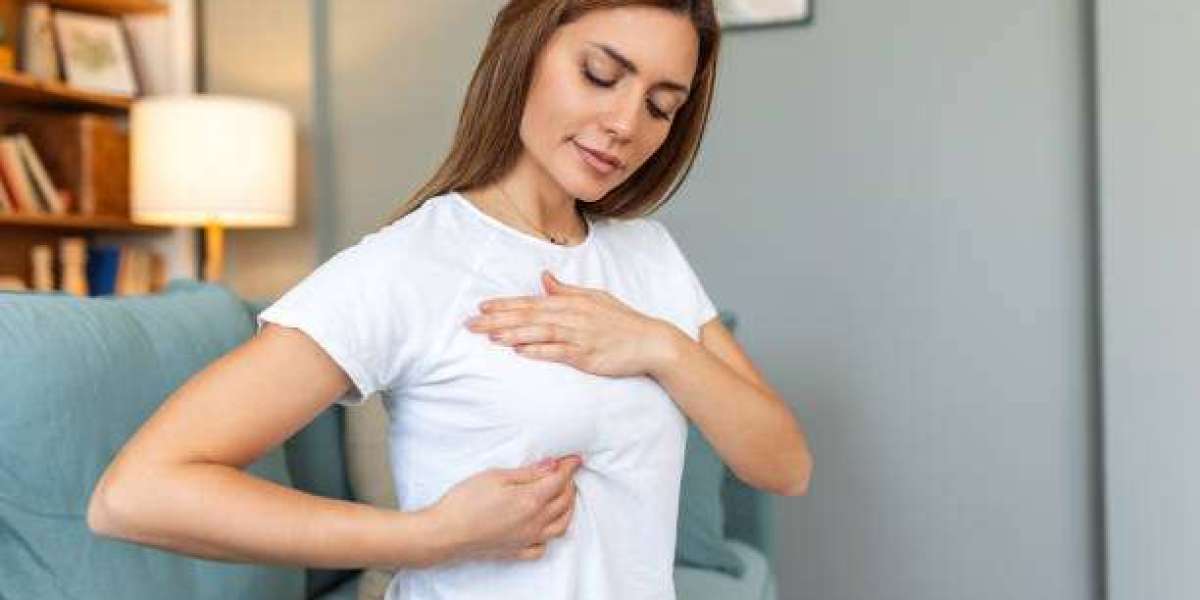 تأثير عملية تكبير الصدر في الرياض على مظهرك العام وطريقة اللبس