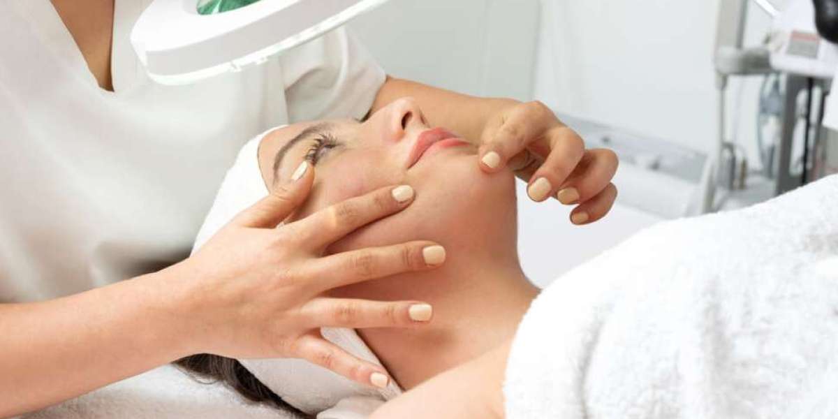 أفضل طرق علاج التصبغات الجلدية بإشراف طبيب جلدية محترف