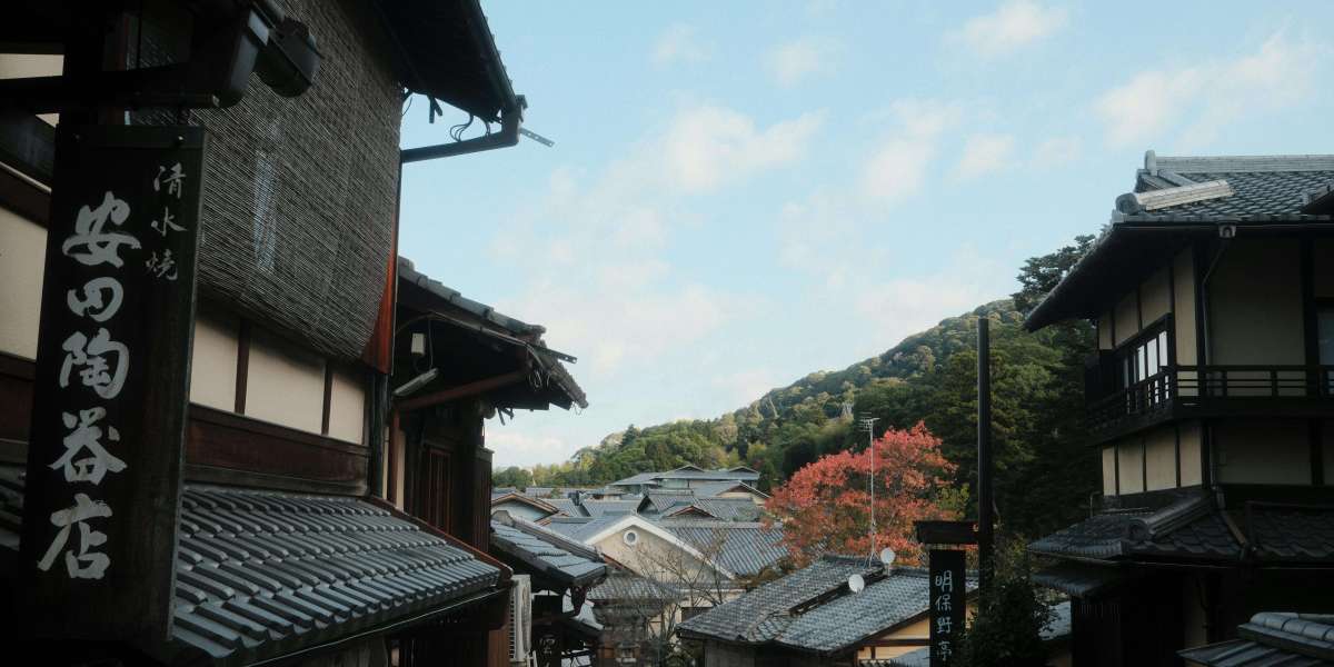 Combining Hinekora’s Lock with High-End Crafting Bases