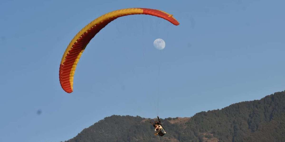 Beginner-Friendly Guide to Paragliding Mcleodganj for a Safe Flying Experience