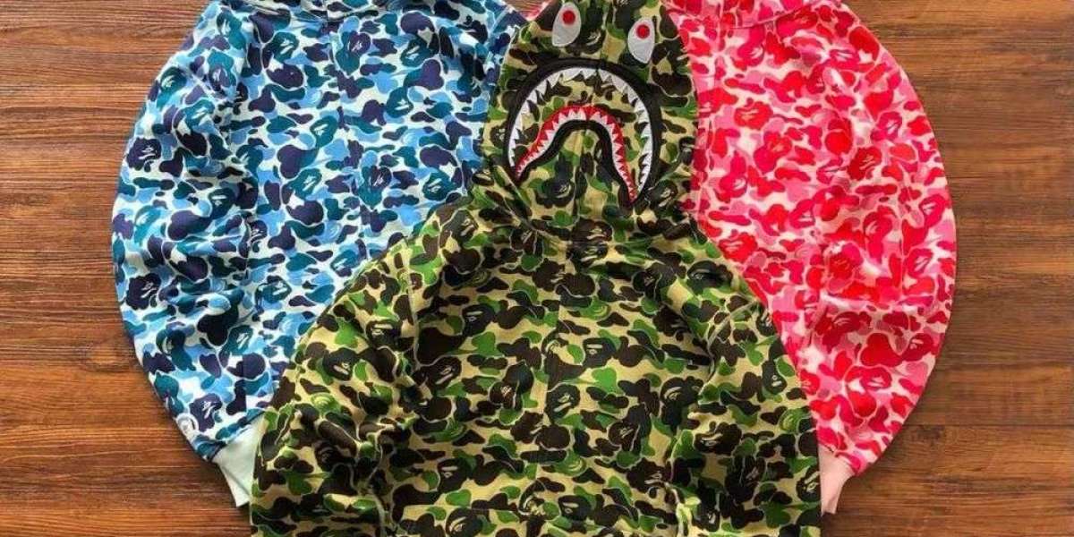 BAPE and the BAPE Bluza: The Global Streetwear Icon Redefining Urban Fashion