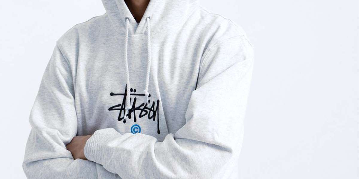 Stüssy: The Global Streetwear Trendsetter and the Unmatched Appeal of the Stussy Hoodie