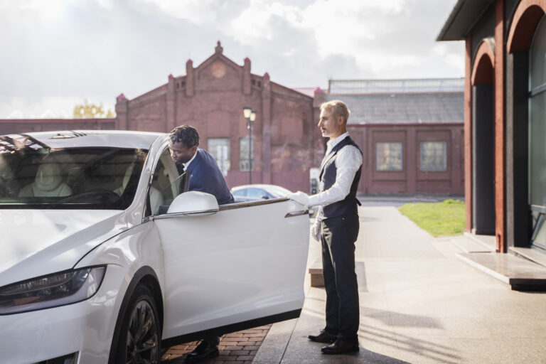 Best Rental Cars in Indore – Self Drive & Chauffeur Cars