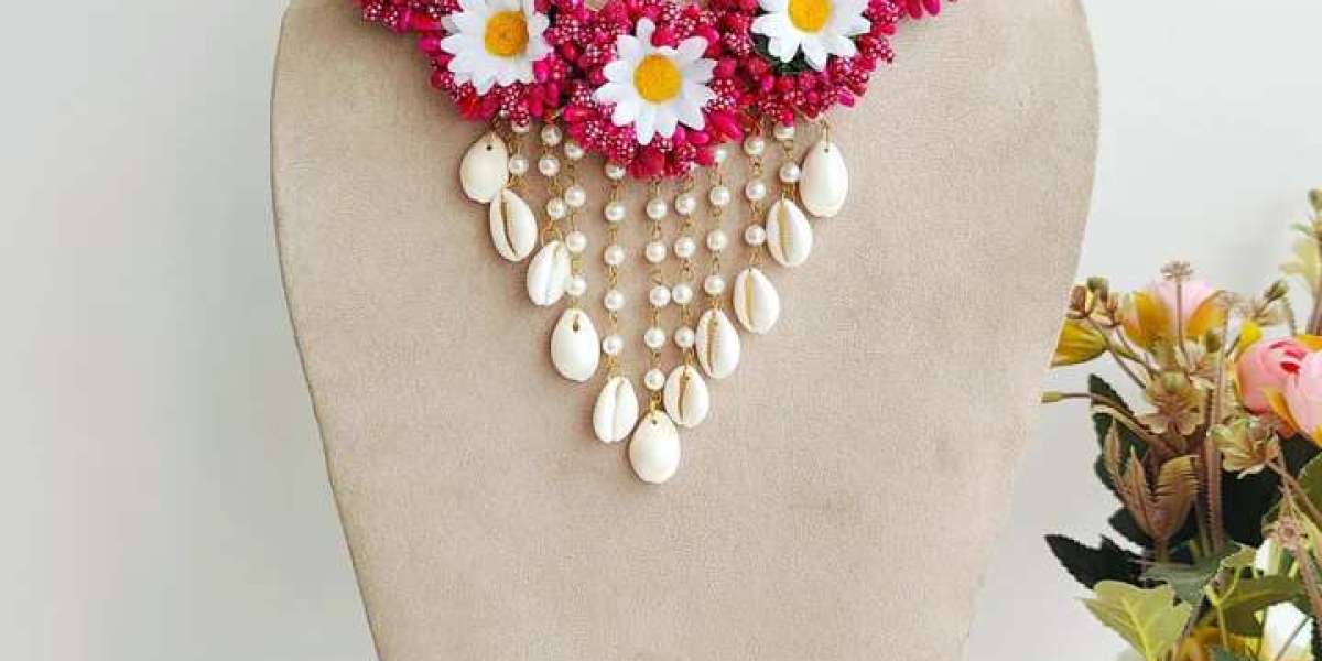 Complete Bridal Guide to Choosing Flower Jewellery Sets for Haldi-Mehndi