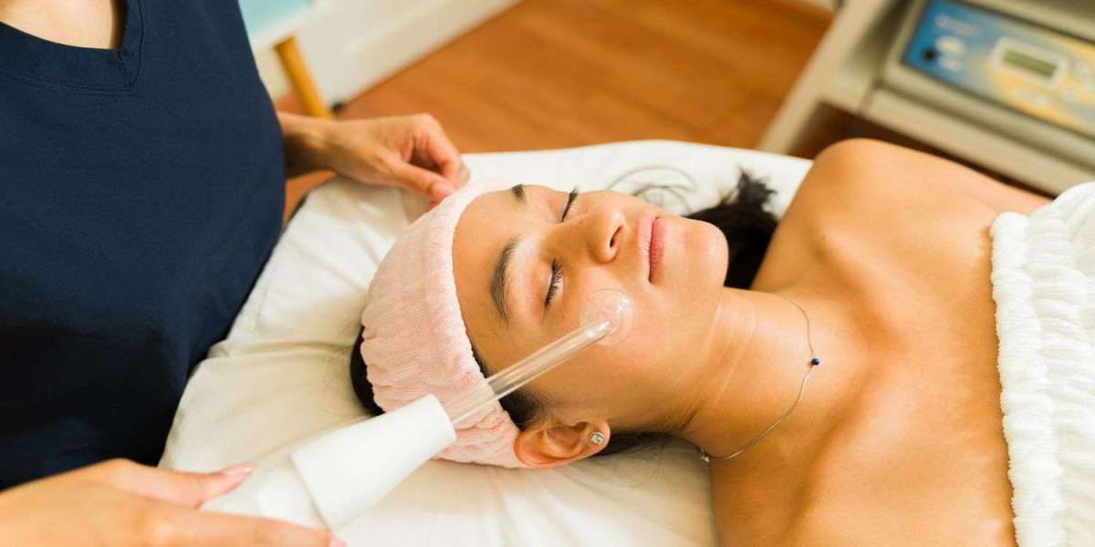 Why Choose HydraFacial in Dubai Over Other Facials