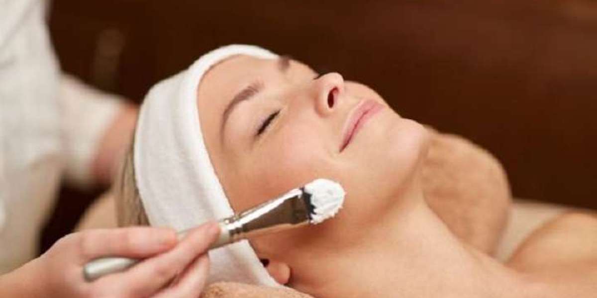 Deep Cleansing Facial Dubai: Remove Dead Skin Cells