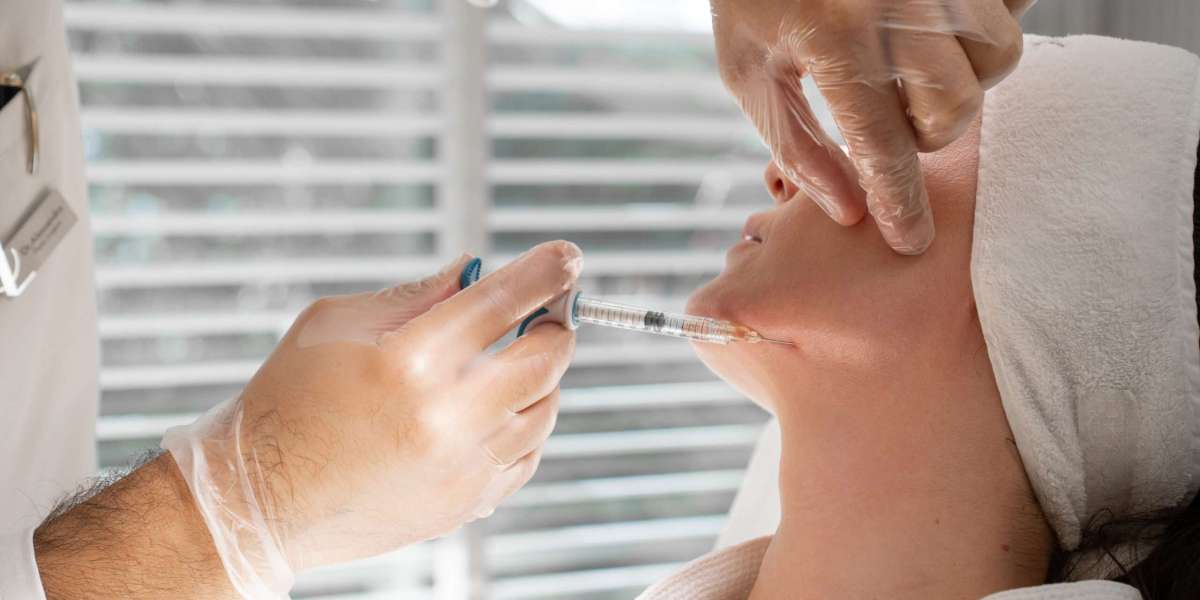 شفاه ممتلئة وجذابة: أحدث صيحات حشوات الجلدية في دبي