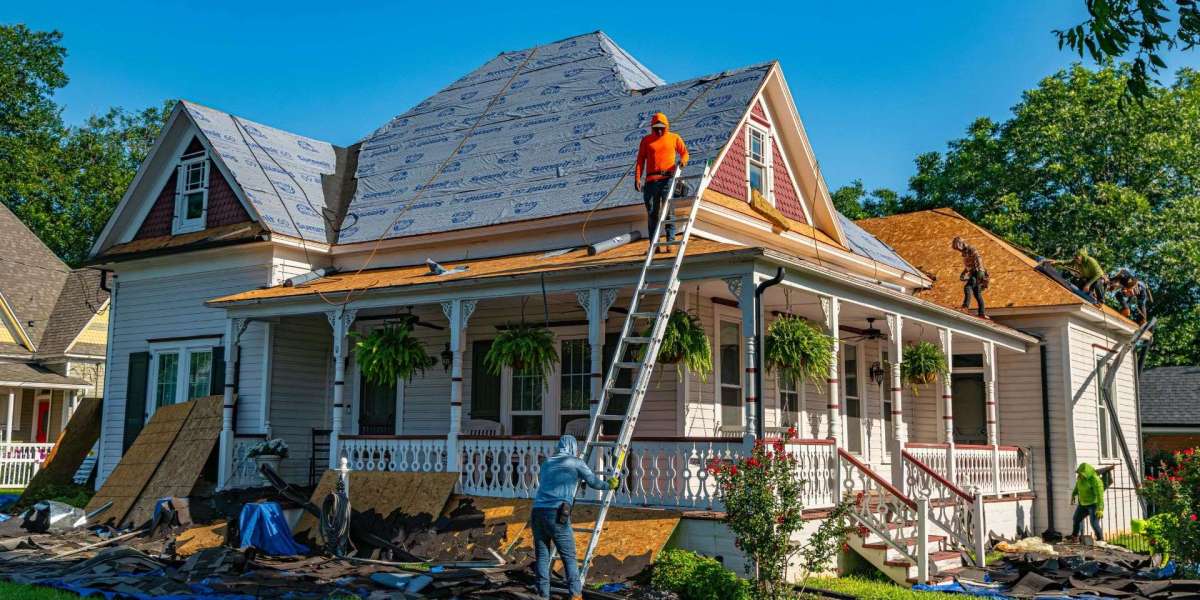 Historic Home Roofing: Honoring Heritage While Embracing Modern Performance