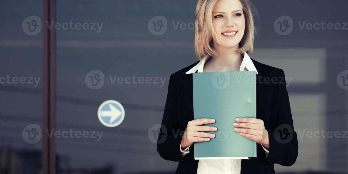 The Cornerstone of Success: Why Engaging the Best Immigration Solicitors is Non-Negotiable for UK Relocation