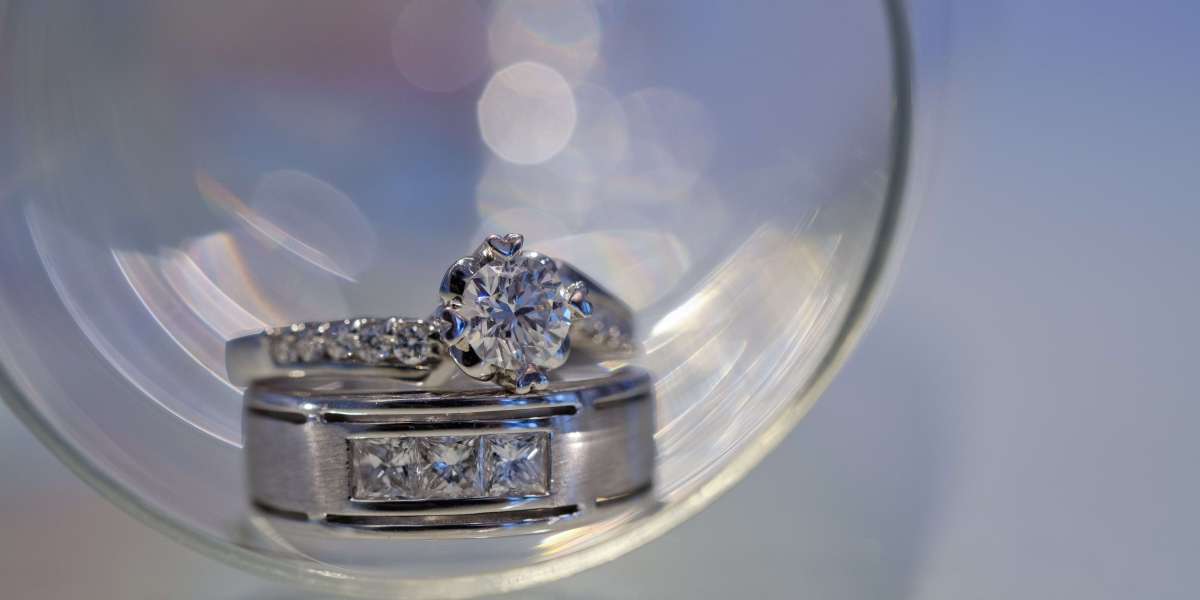 Are Halo Engagement Rings Worth It in 2026? Pros, Cons & Expert Advice