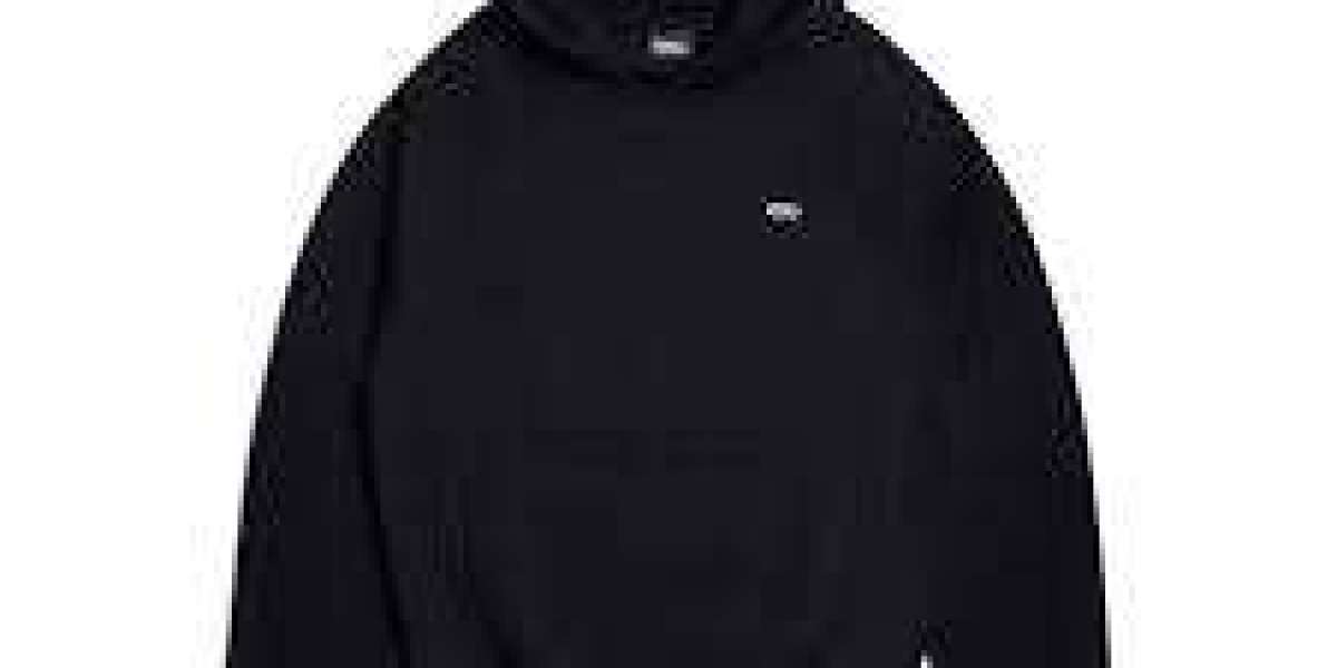 Minimalistischer Style mit 6pm Clothing entdecken