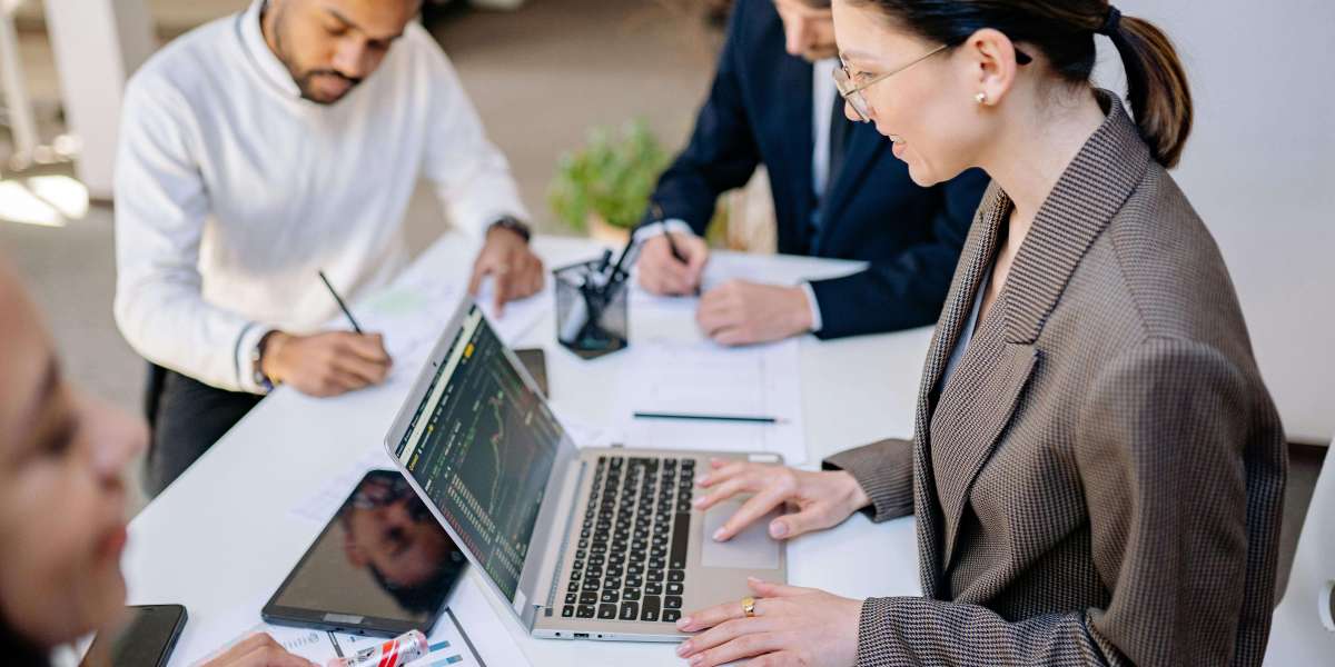 Business in the Modern World: Trends, Challenges & Opportunities | usatrendingtodays