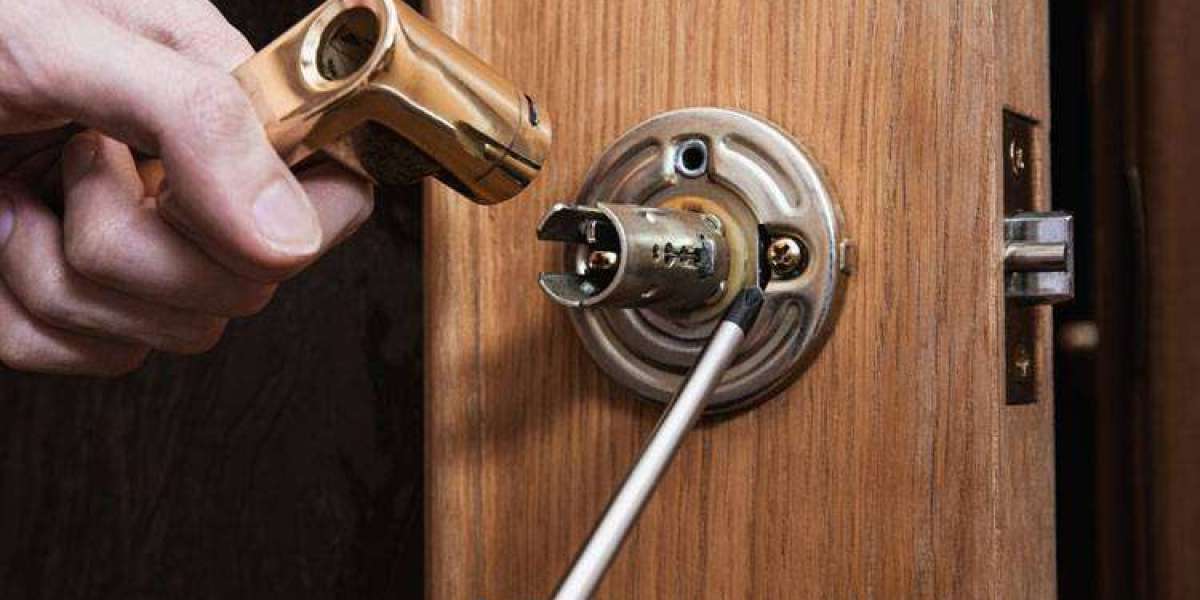 How to Choose the Right Locksmith for Door Lock Repair in Dubai