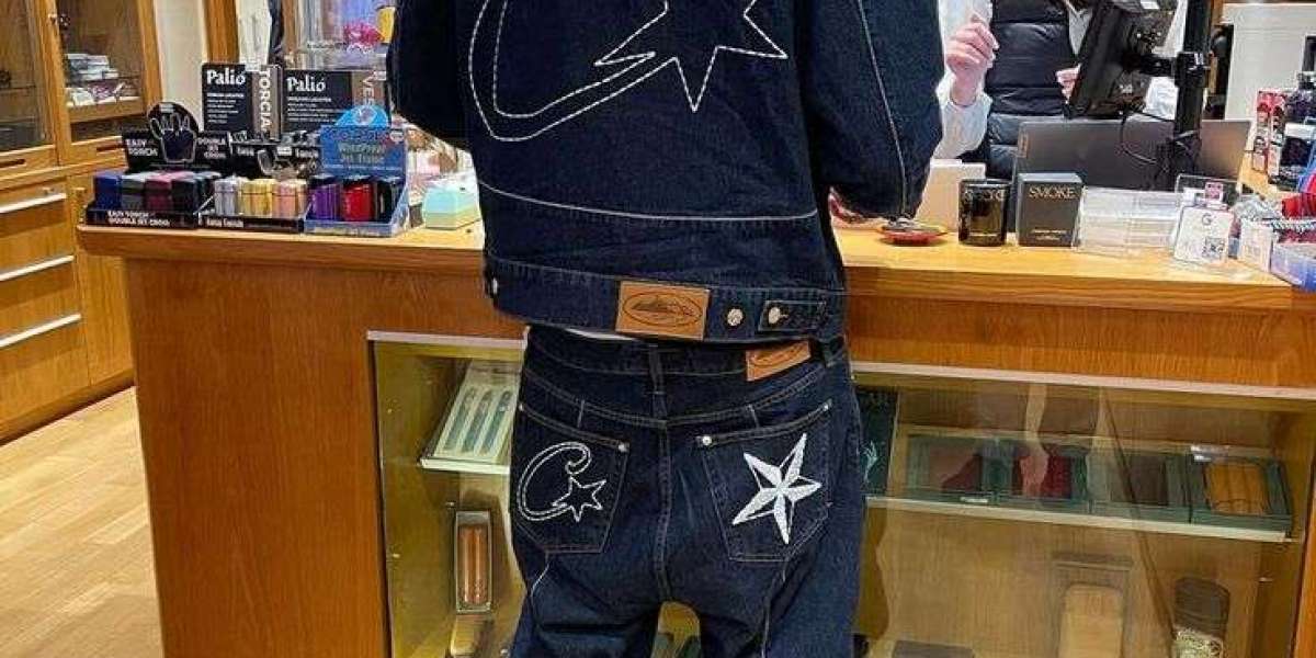 Corteiz Jacket – Warm, Trendy & Built for Street Style