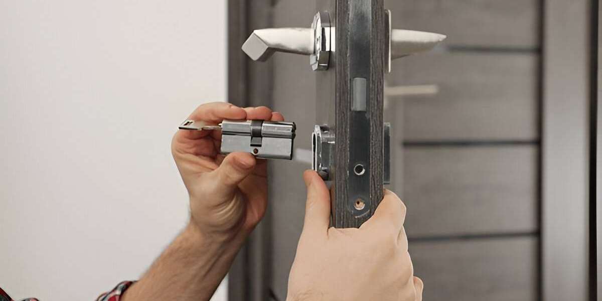 24 Hour Emergency Locksmith – Secure Your Home & Business with EC1 Locksmiths