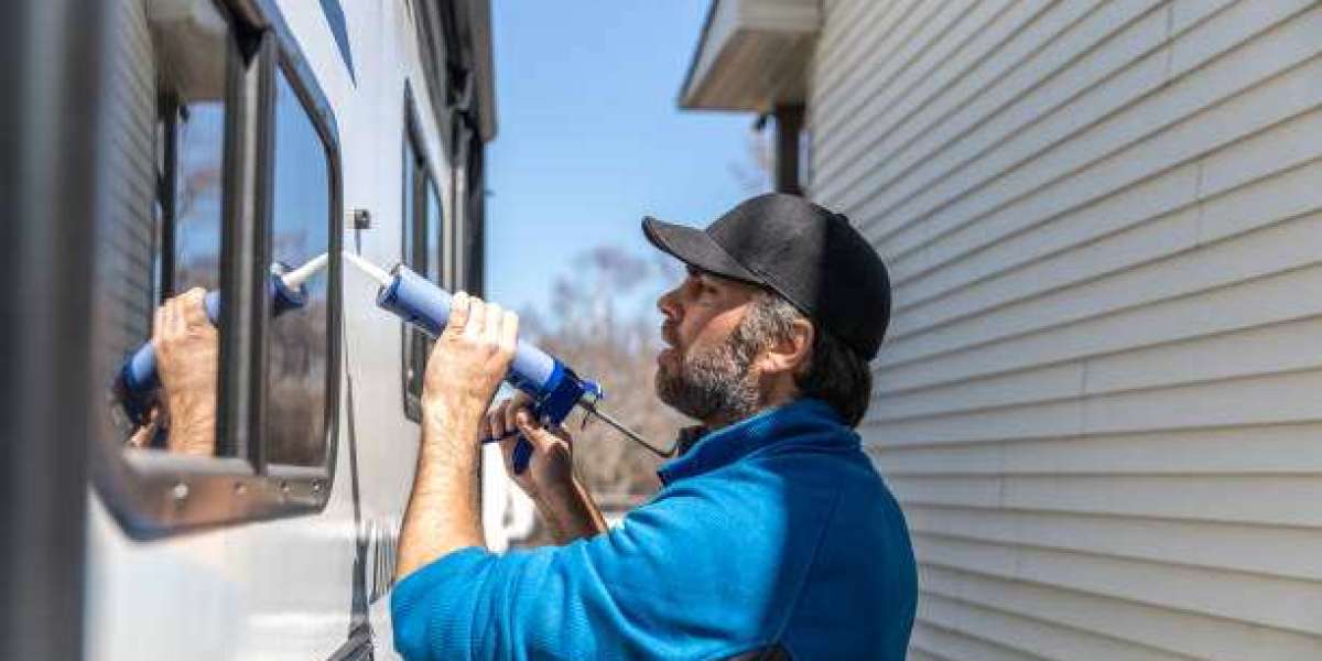 Winter Camping and Your RV Glass: Cold-Weather Risks Arizona Drivers Miss