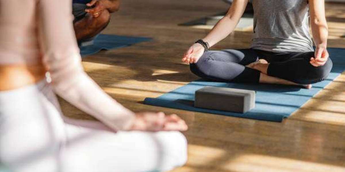 What to Expect in Your First Yoga Class