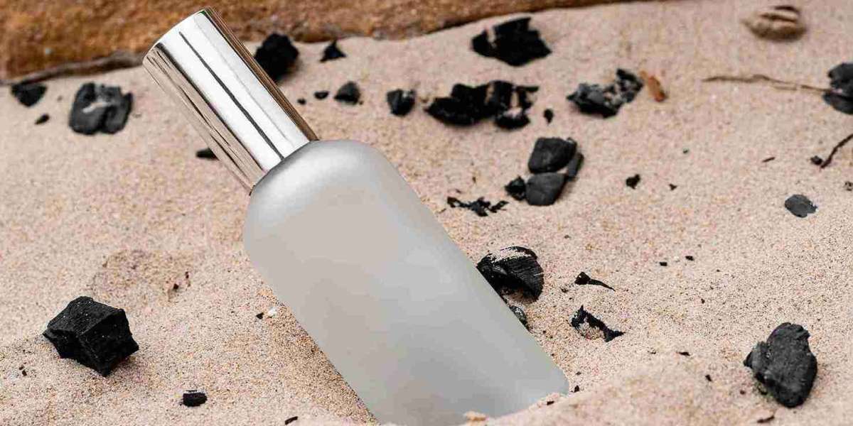 عطر نسائي فاخر: أناقة وأنوثة برائحة تدوم طوال اليوم