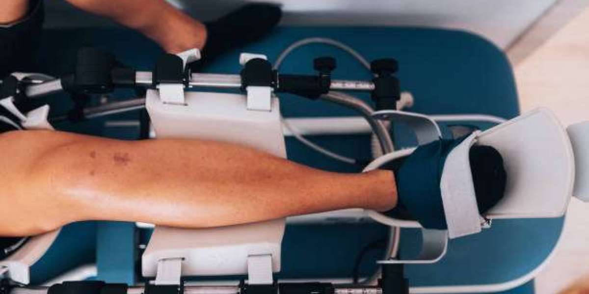 What Happens to Your Knee During Decompression