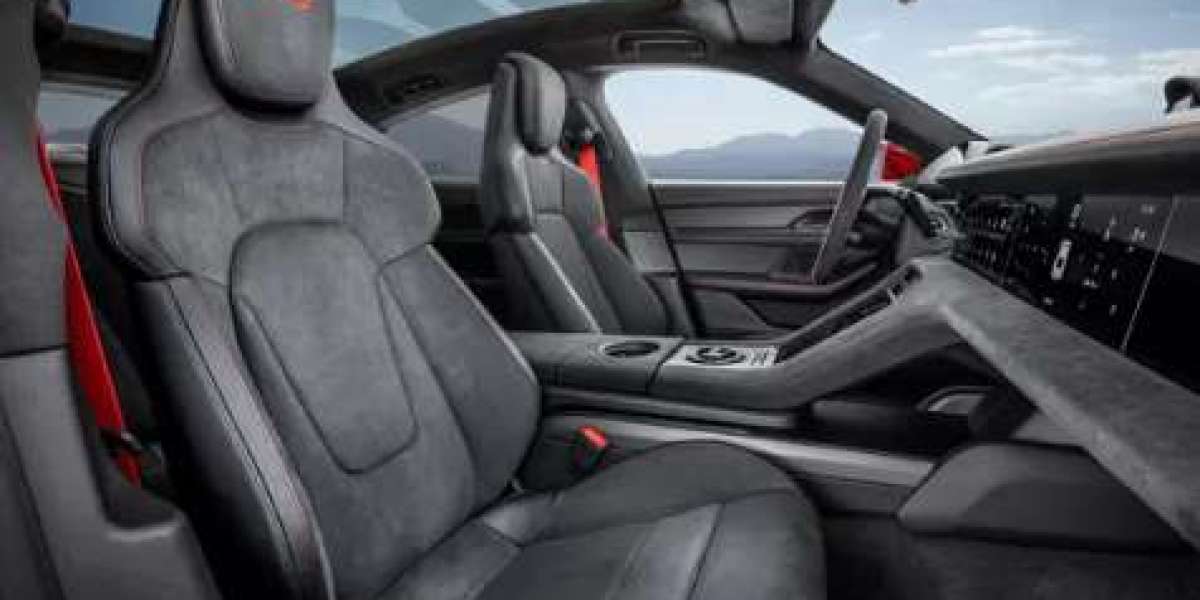 How Intelligent Vehicle-Mounted Smart Sky Screens Are Transforming Vehicle Interiors