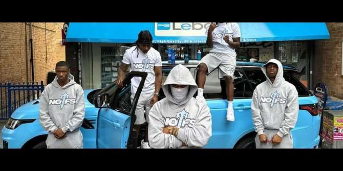 How to Style Tracksuits for a Clean and Contemporary Streetwear Look